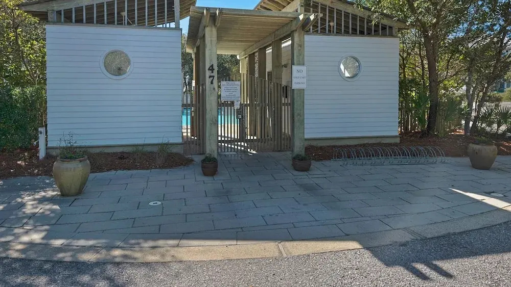Private Pool, Minutes to the Gulf - Pet Friendly + 5 Bikes: Sleeps 12