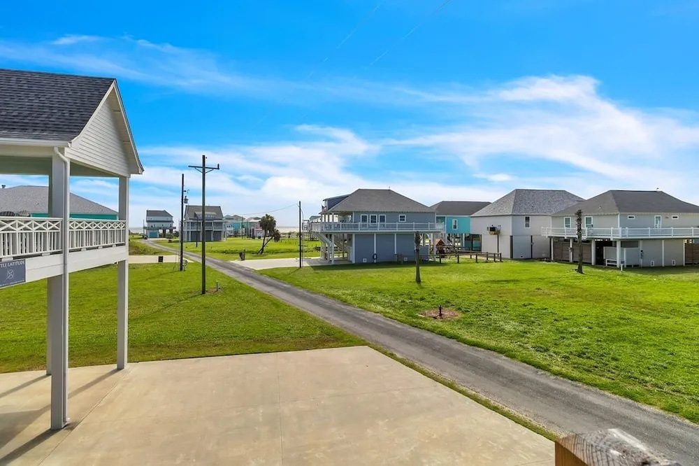 Just Beachy 3 Bedroom Home by RedAwning