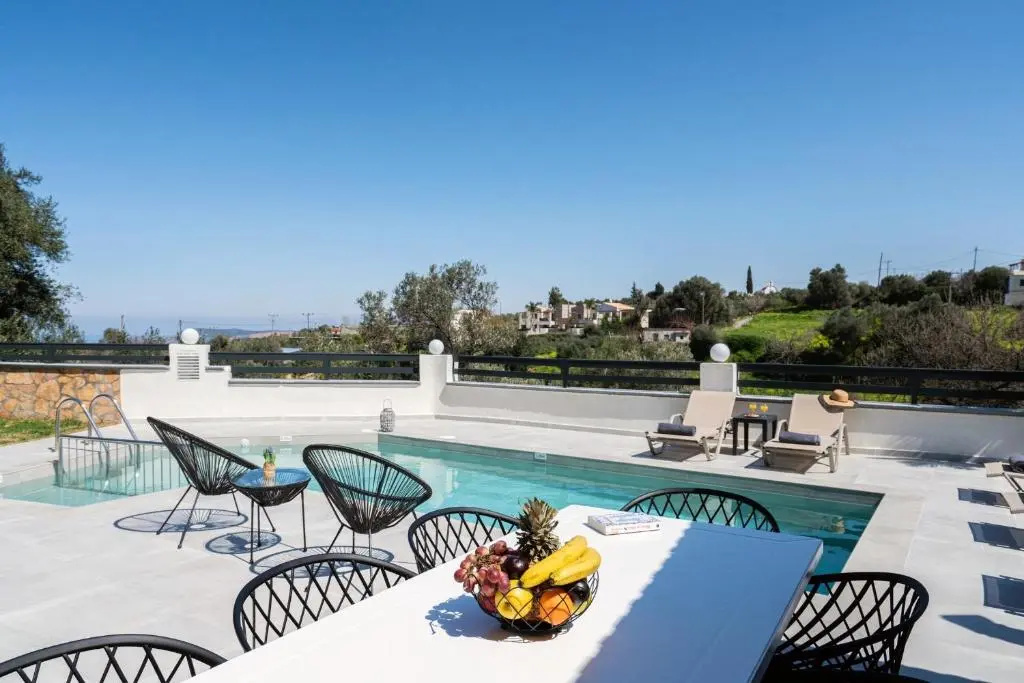 Fully rennovated 4bedr villa,a luxury retreat with superior facilities!