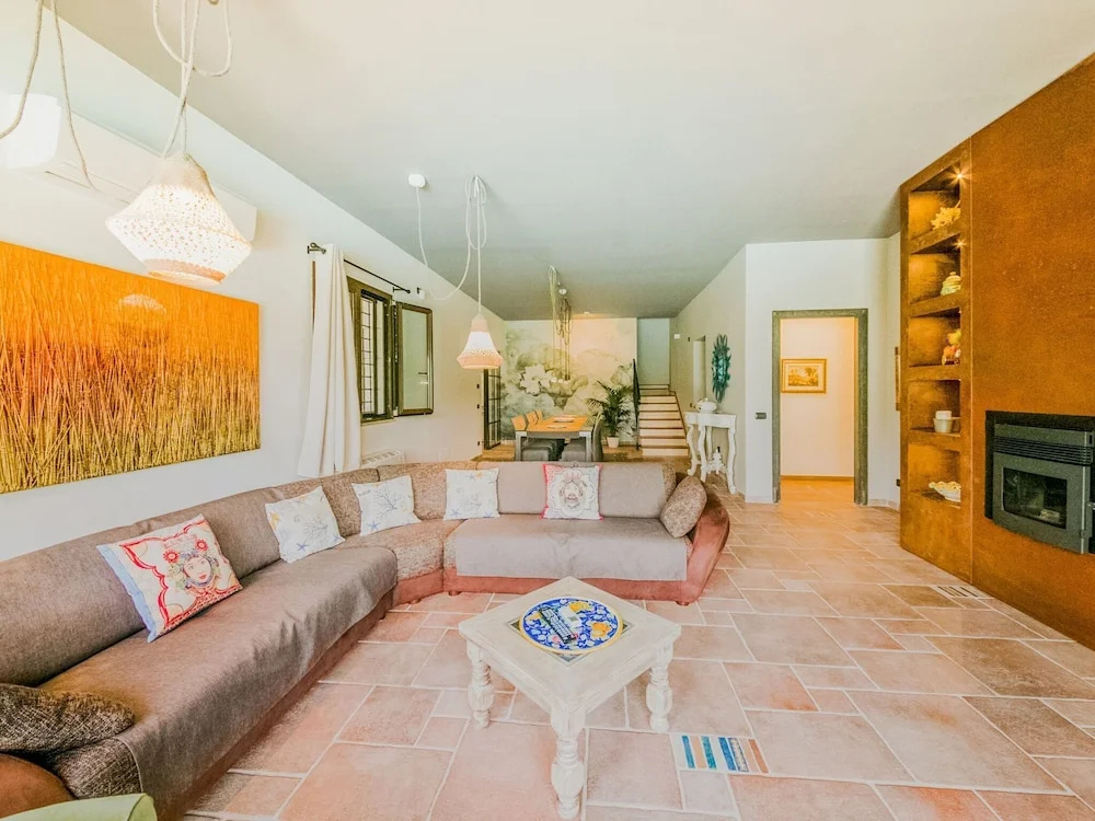 Villa With Private Pool With Salt Water Whirlpool and Cozy Porch