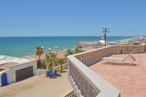 Casa de Paraiso by RedAwning