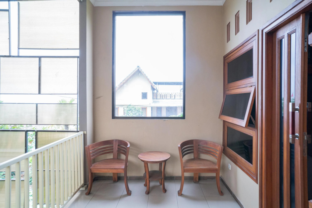 RedDoorz At Villa Akbar 3