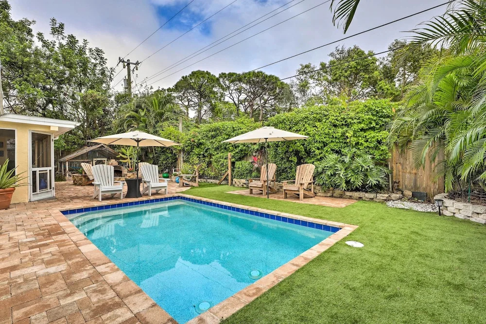 4 Mi to Dtwn Home with Pool and BBQ in Bradenton