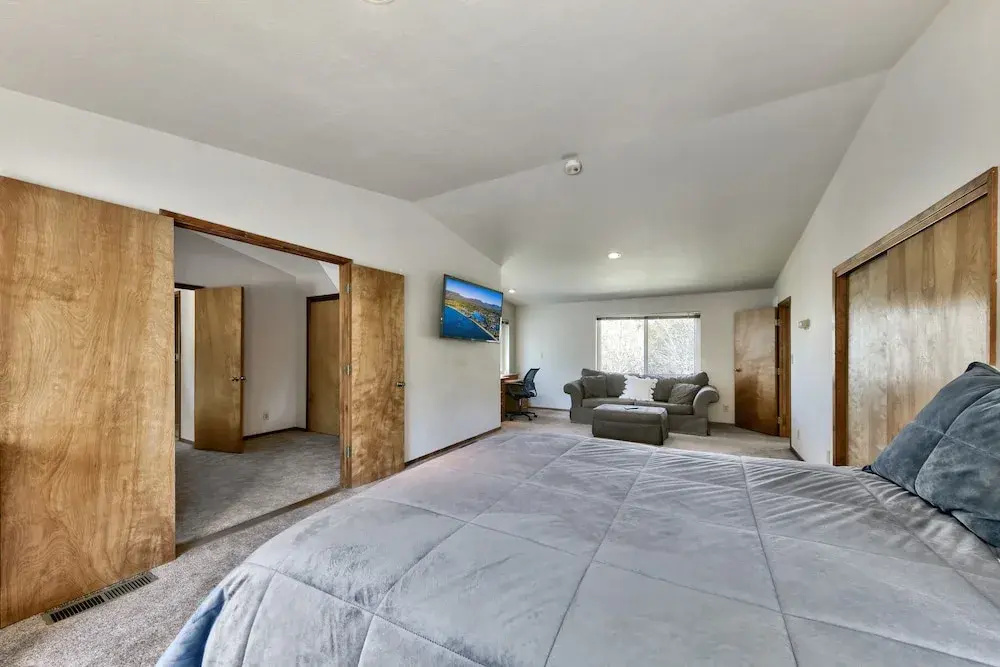 853p Lakeside Beach 4 Bedroom Home