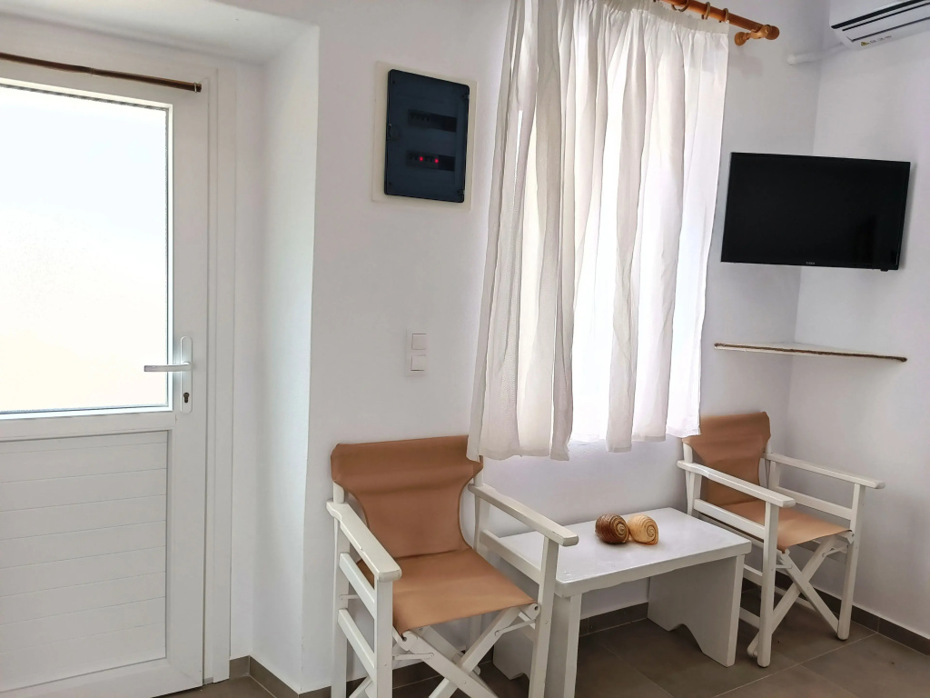 Plakes Sea View Suites