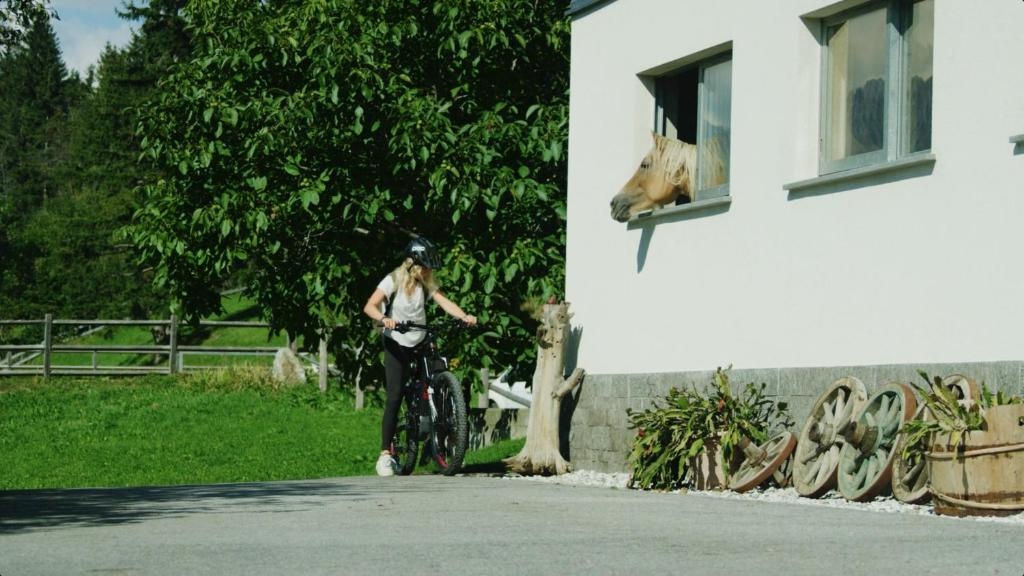 Apartment Wiesenhof - NATUR & WEITBLICK über Innsbruck - Ladestation für Elektroautos