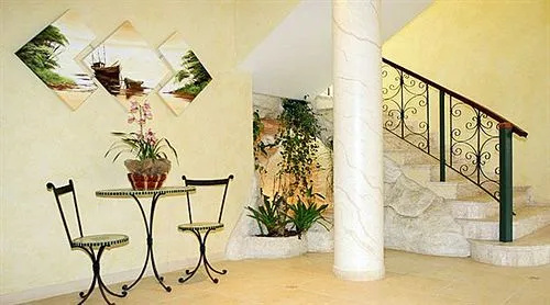 Beach Hotel Cambury