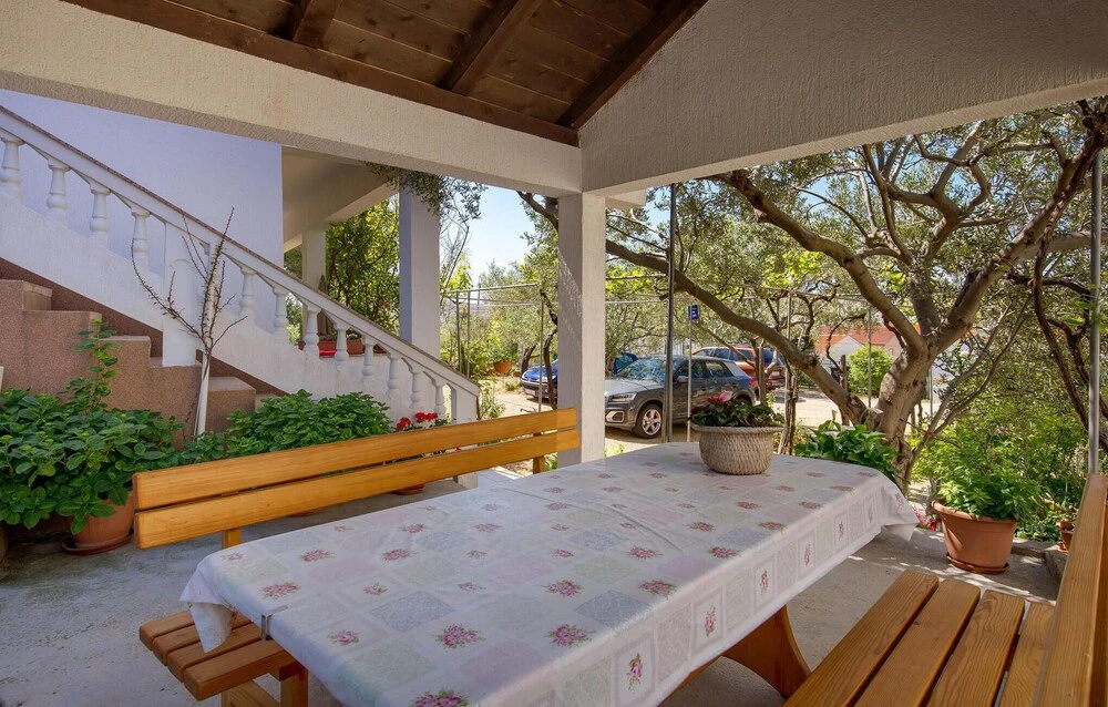 Awesome Apartment in Barbat-rab With 3 Bedrooms and Wifi