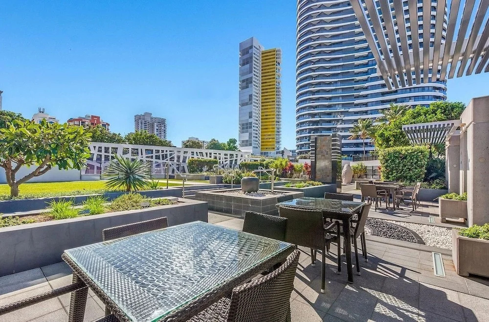The Oracle Broadbeach 906