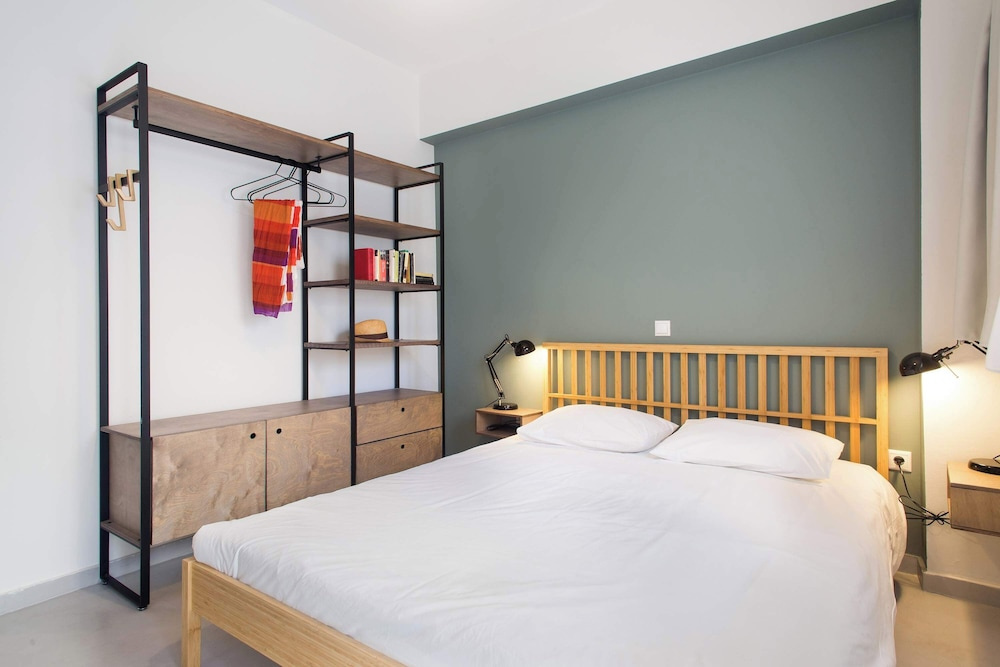 Soho Apartment by Olala Homes