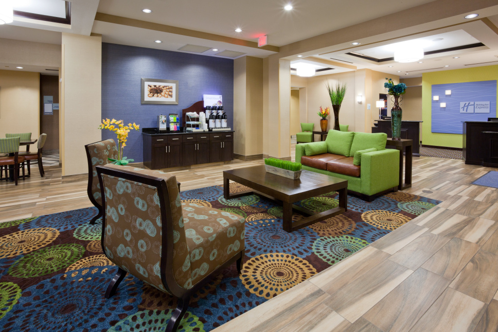 Holiday Inn Express & Suites Fort Dodge by IHG