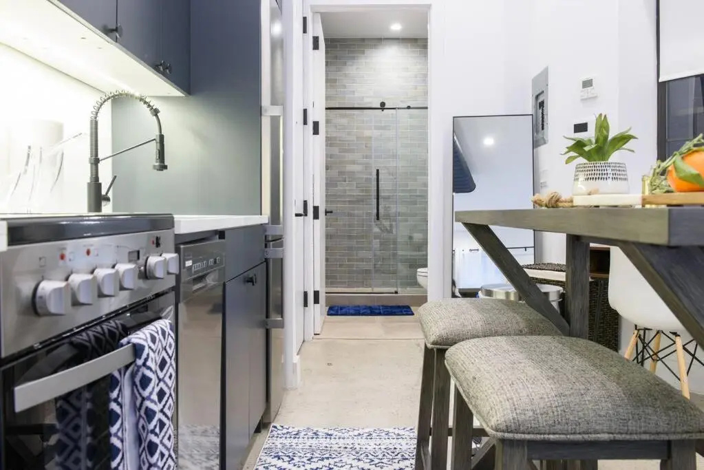 3-2 NEW Prime E Village Private outdoor!