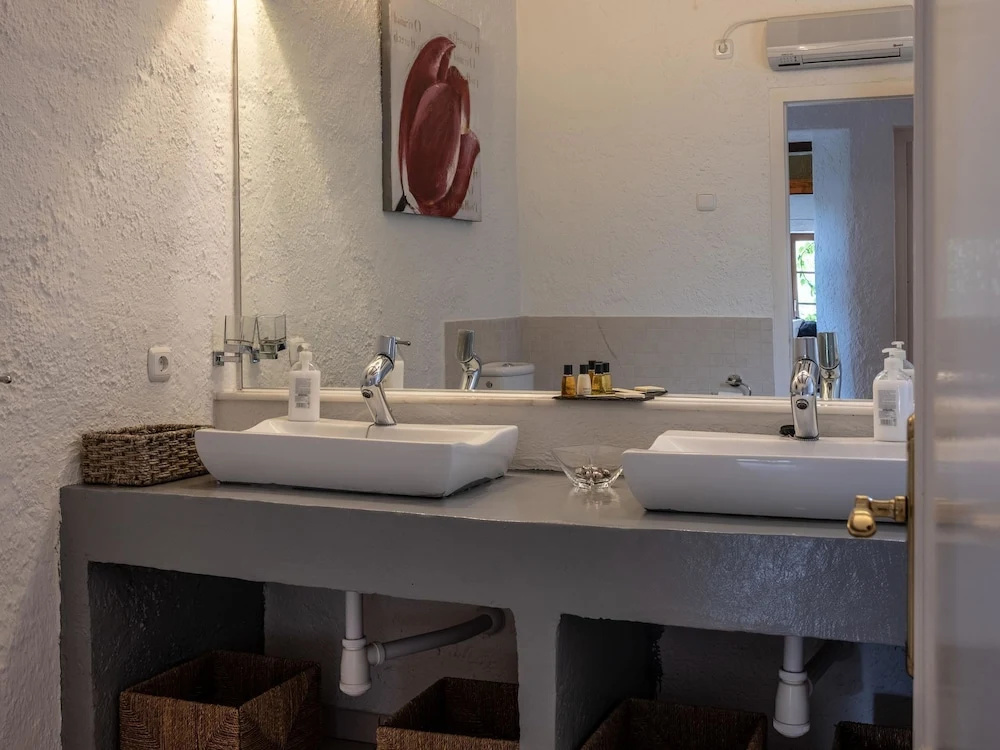 Plush Villa in Casares with Heated Pool, Sauna, Hot Tub