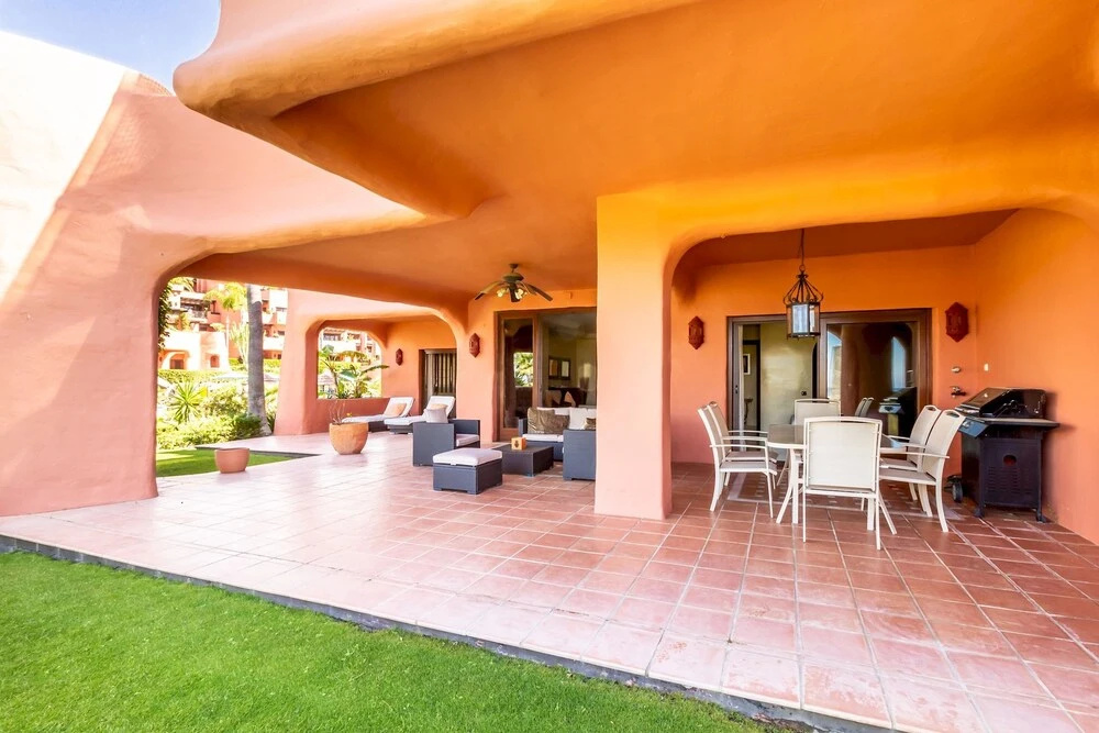 Frontline beach 3 bedroom apartment
