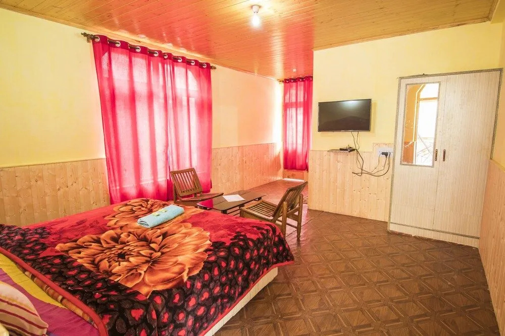 Giriraj Guest House