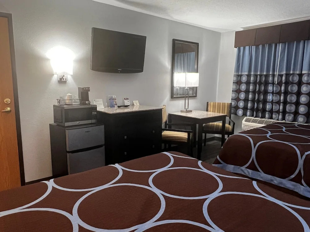 Super 8 Cleveland Tx