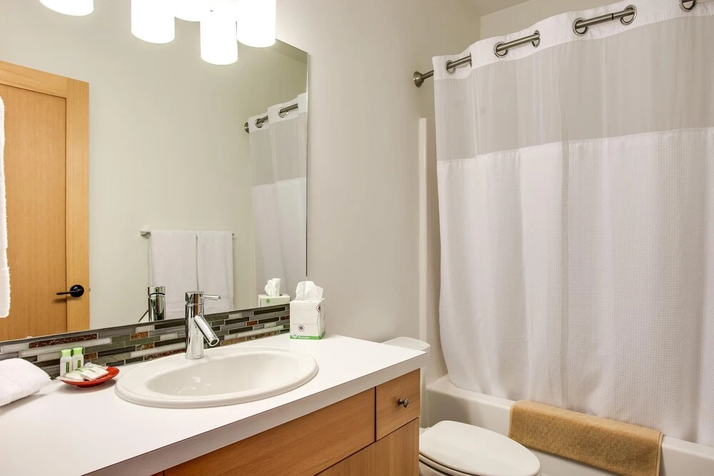 Front Street Suites