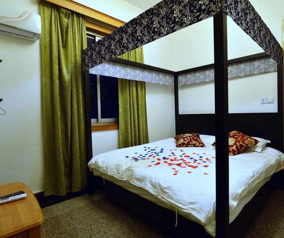 Wu Zhen  town dongshanling hotel(乌镇灵水居)