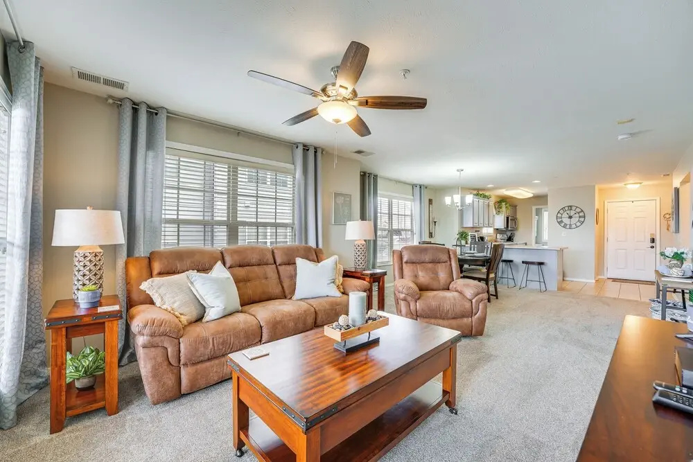 Branson Condo w/ Pool ~ 3 Mi to Silver Dollar City