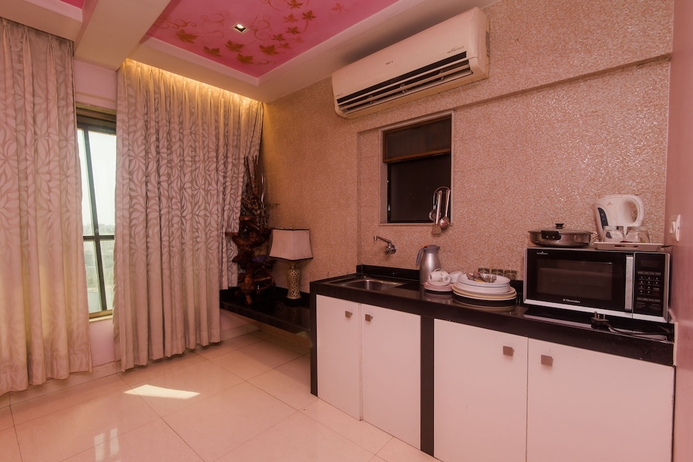 OYO 22061 Hotel Khwaishh Presidency