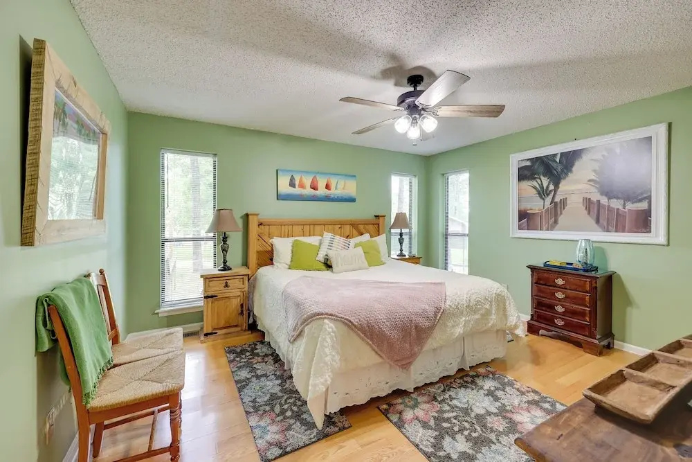 Lakefront Home with Kayaks and Dock in Hot Springs!