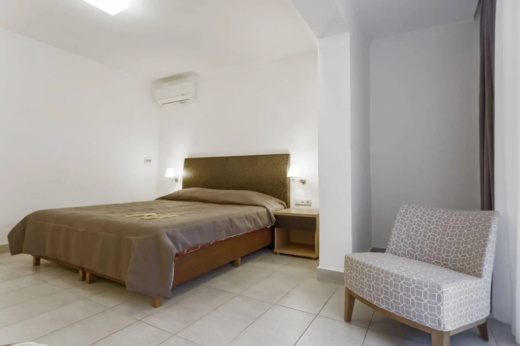 Lagomandra Beach & Suites