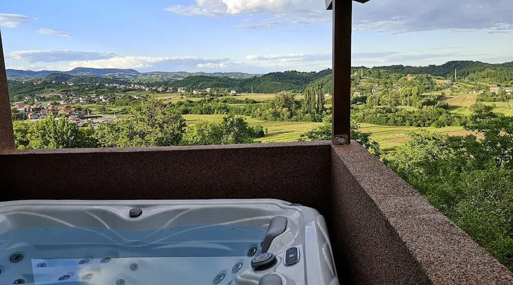 Viksa with Hot Tub
