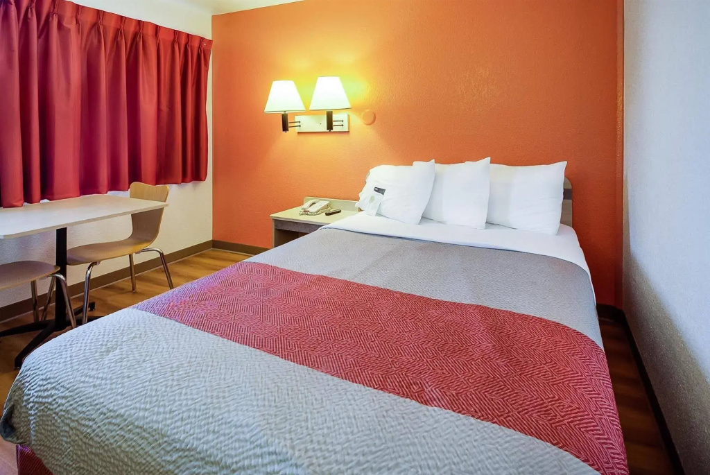 Motel 6-Lenexa, KS - Kansas City Southwest
