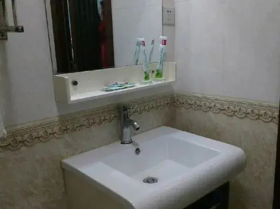 Tieling Traffic Hotel