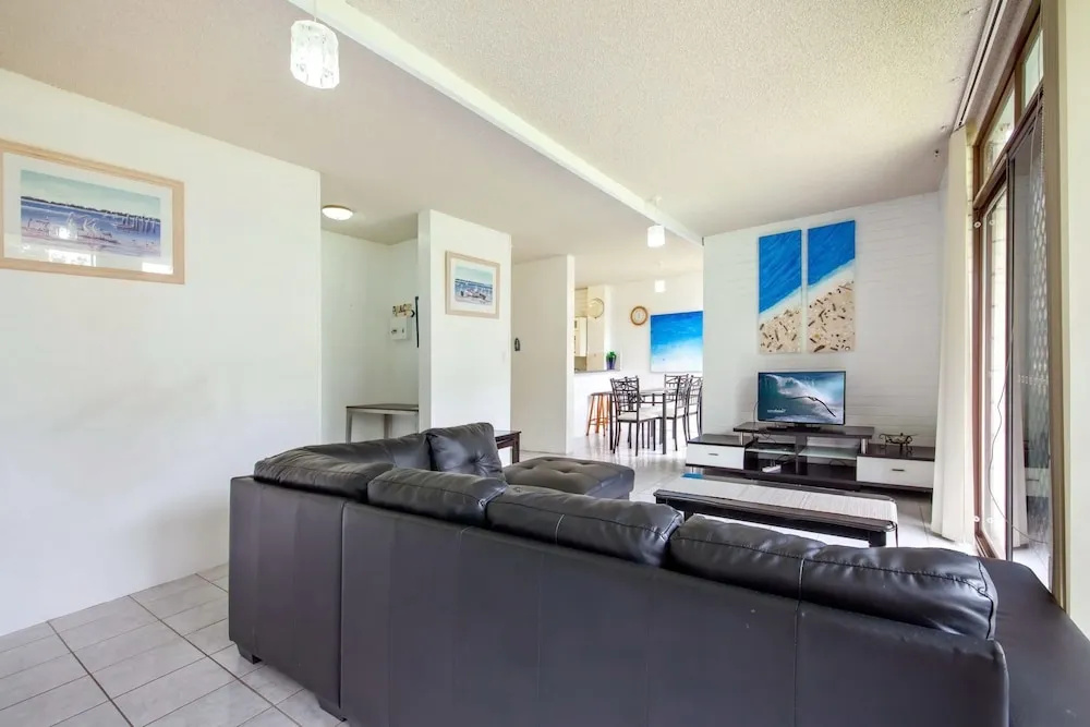Villa Ellisa, Unit 1/10 Columbia Close