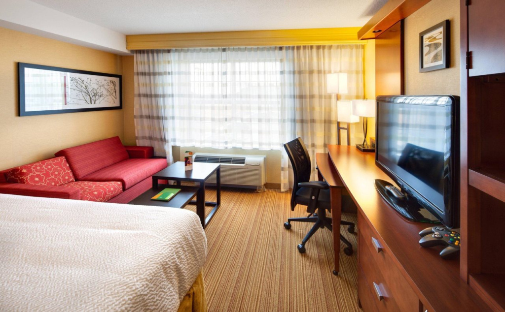 Courtyard by Marriott London