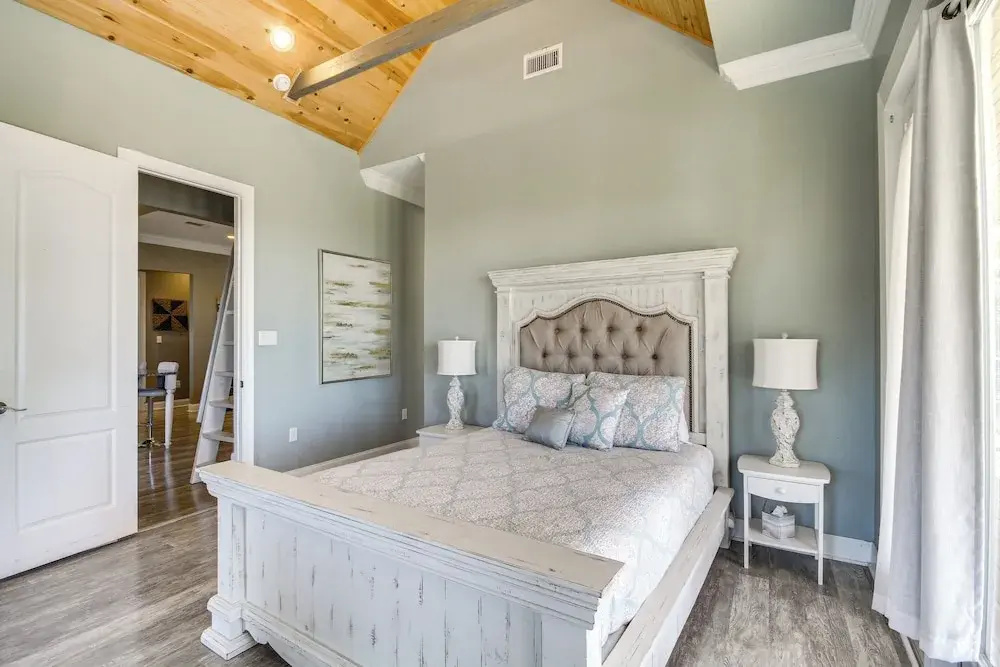 Walk to Beach: Stunning Gulfport Getaway