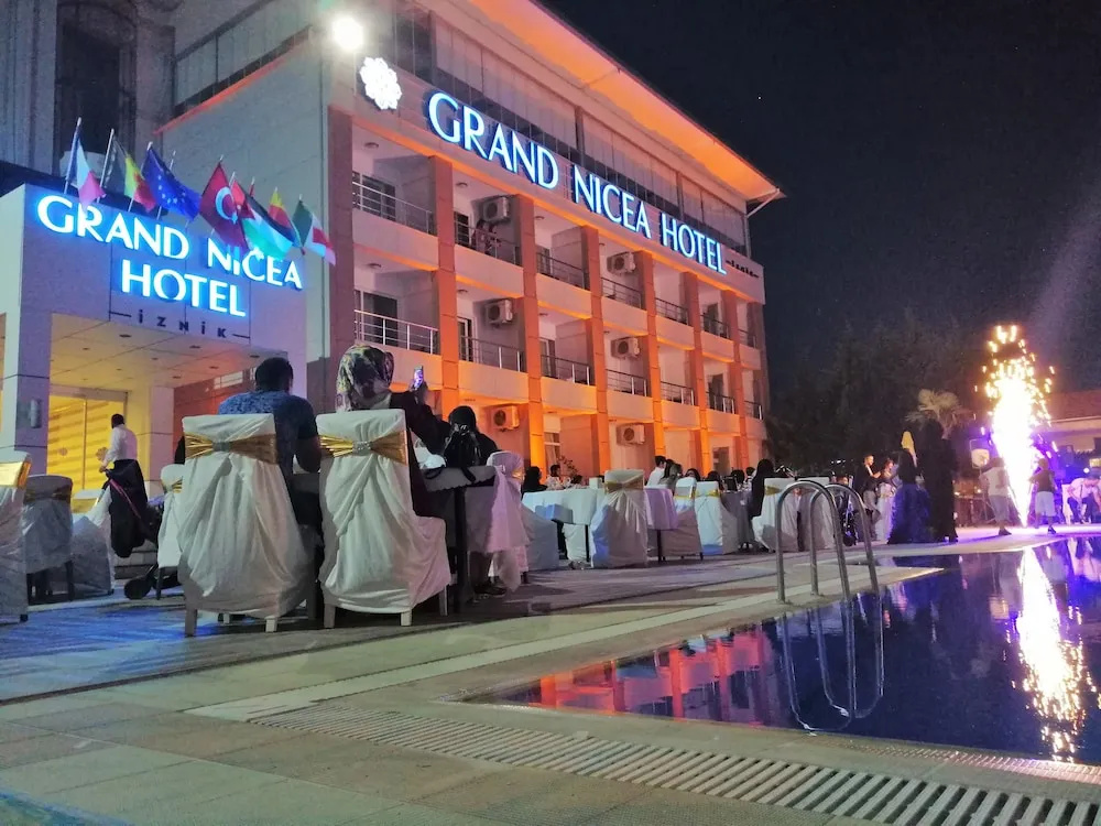 Lake Li̇fe Hotel