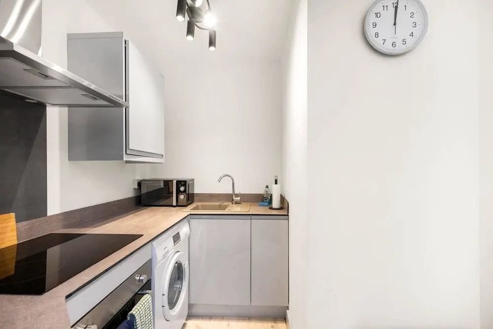 Modern Living in The Old Bank House Apt 01