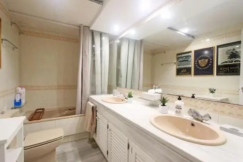 1104 First Line Beach Apartment Golden Beach Pool