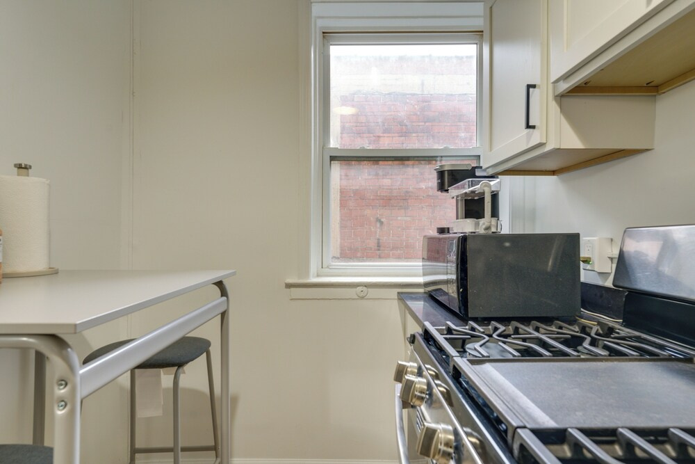 Pet-friendly Midtown Gem, 1 Mi to Dtwn Detroit