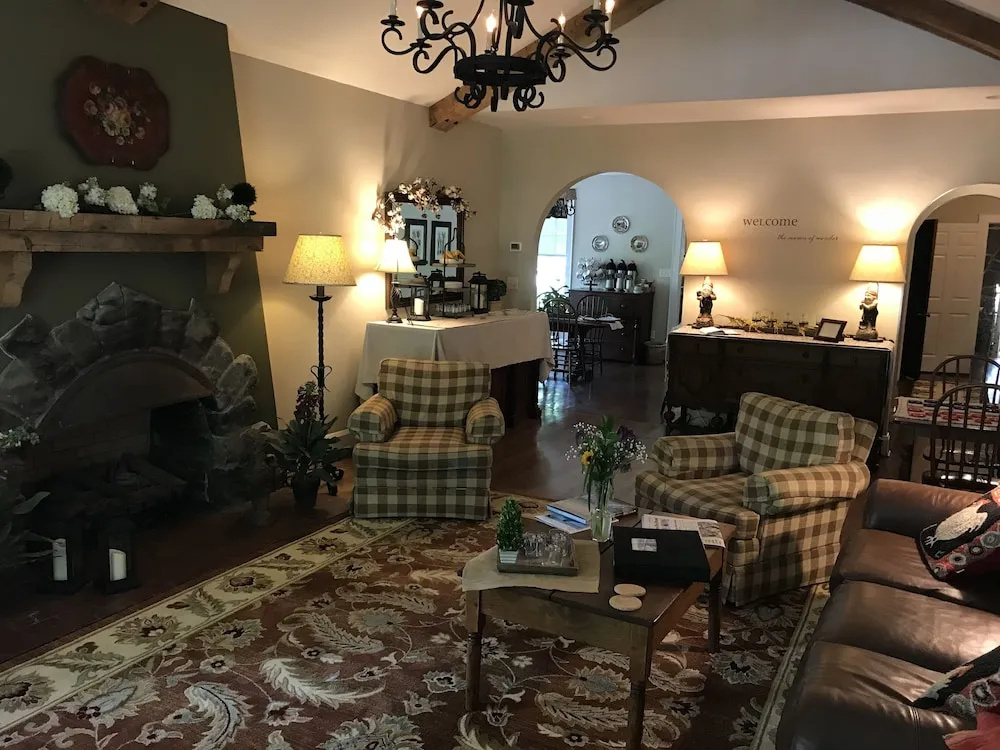 Chanticleer Inn