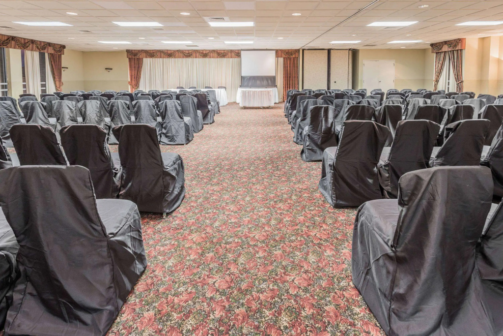 Days Hotel by Wyndham Danville Conference Center