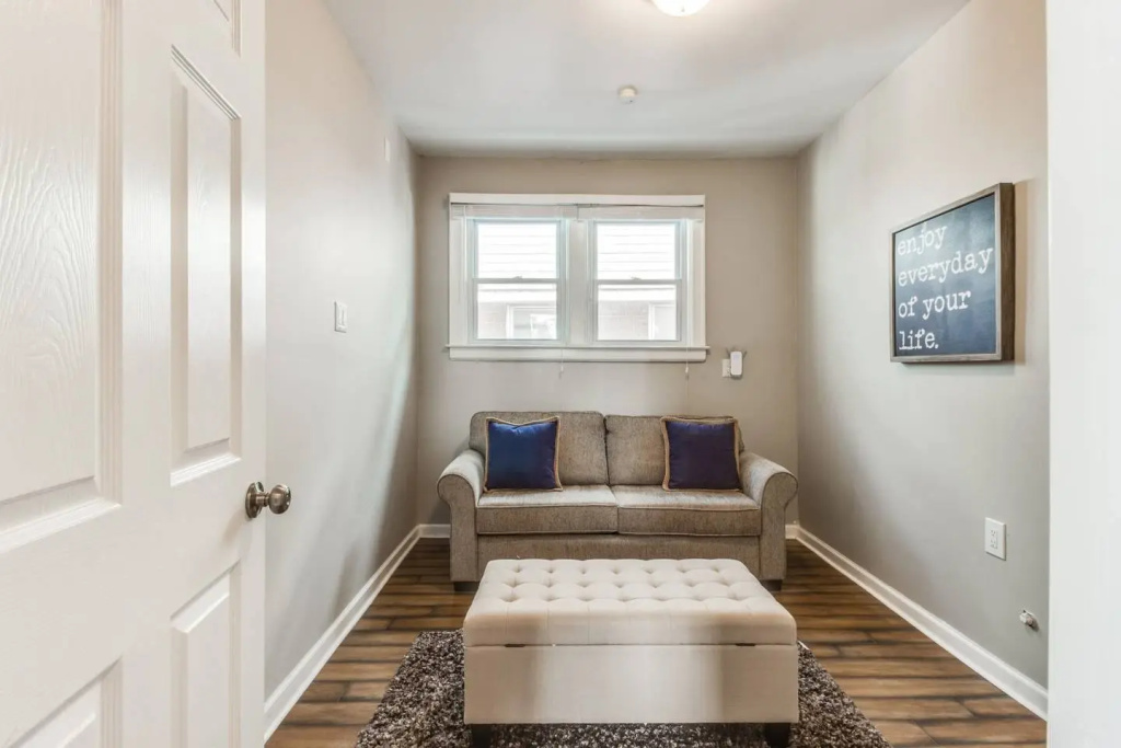 Great 6 Bedroom Peaceful Family Retreat in the University District