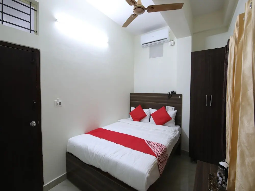 OYO 26630 Mathura Inn