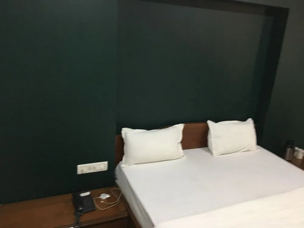 Hotel White Pearl - Colaba Mumbai