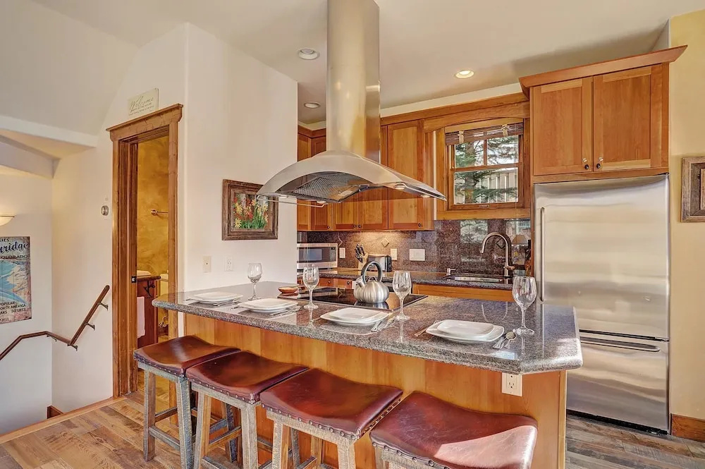 Mountain Ridge  2 Bedroom Townhouse by RedAwning