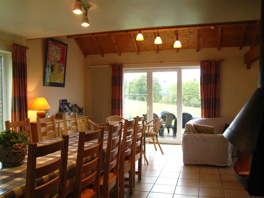 Spacious Holiday Home near Forest