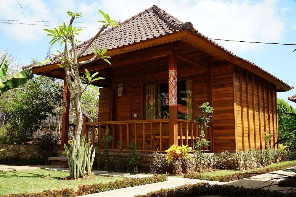 Gedong Nusa Huts