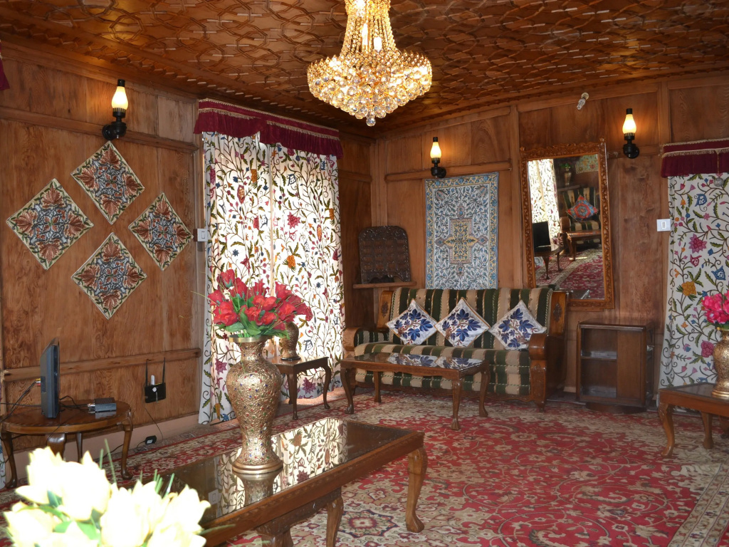 Peacock Houseboats