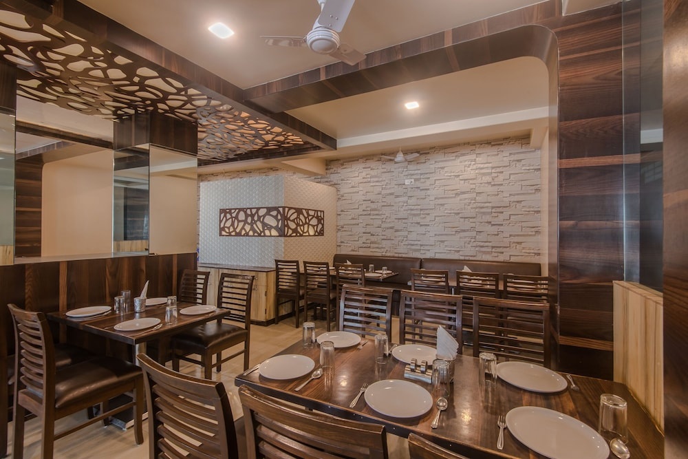 Hotel Sai Country Inn
