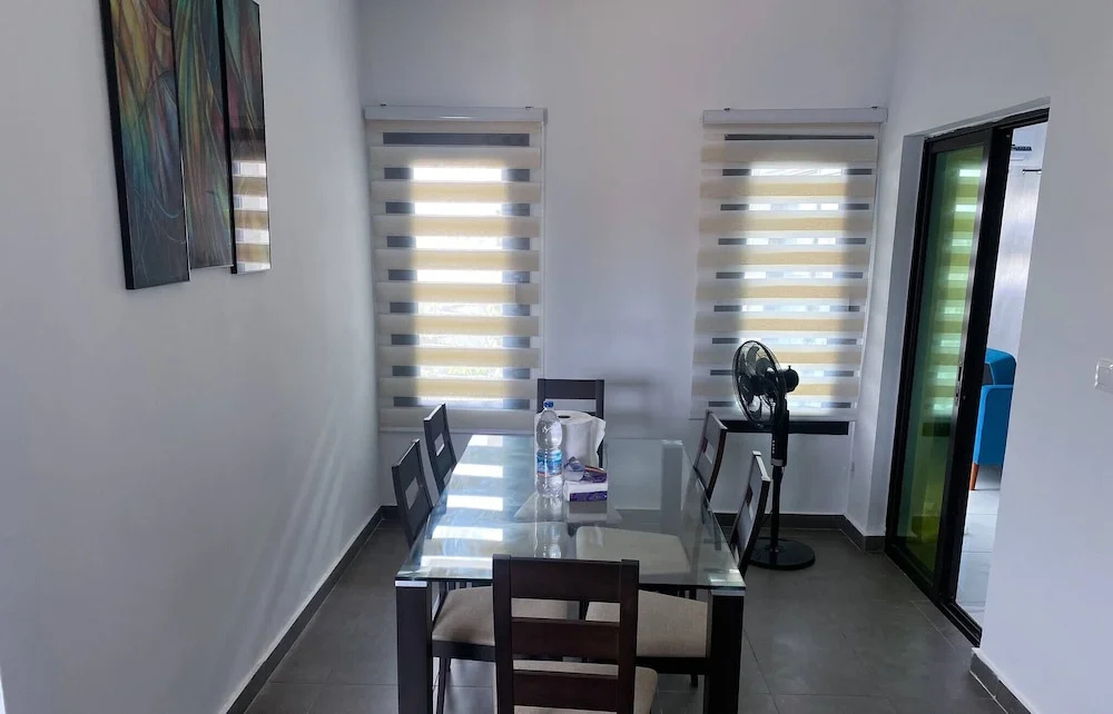 Elegant 2-Bedroom Apartment in Chic Abidjan Neighborhood