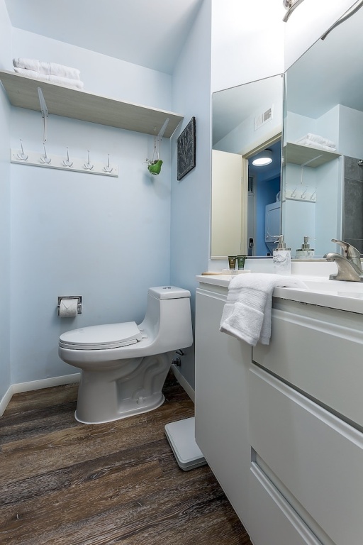 Beautiful Lake View Studio Condo at The Shores 5606