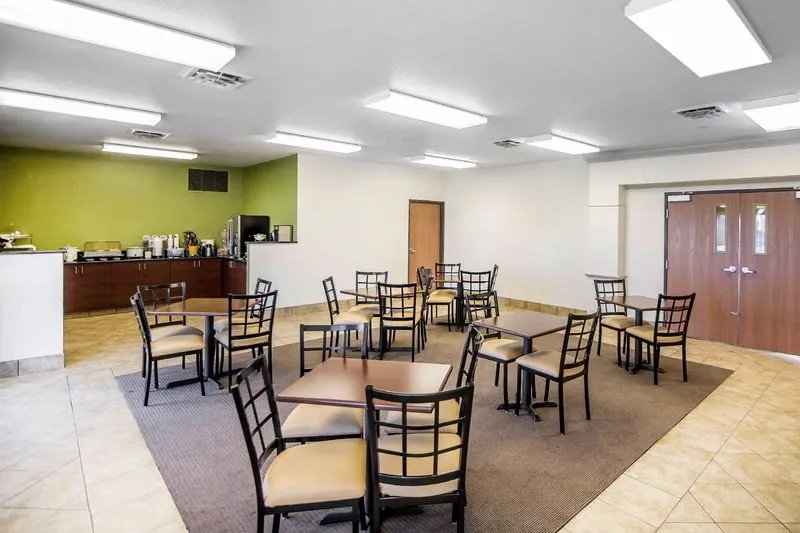 Rodeway Inn & Suites