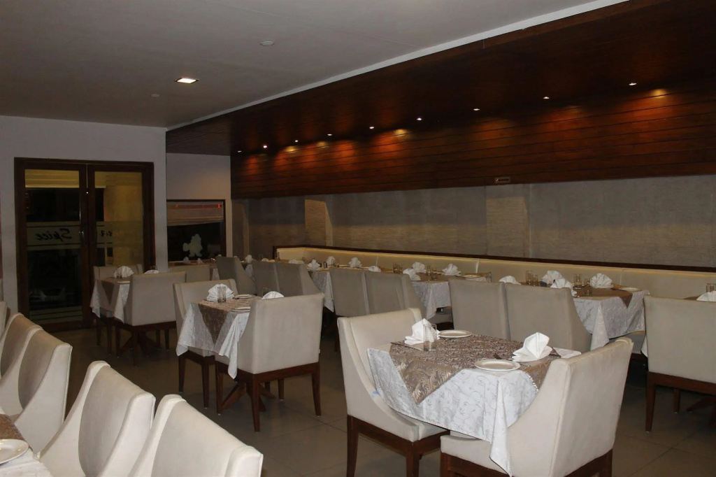 Hotel Apra Inn